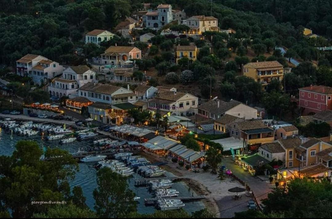 Agnítsini Olive Grove Deluxe Apartment מראה חיצוני תמונה